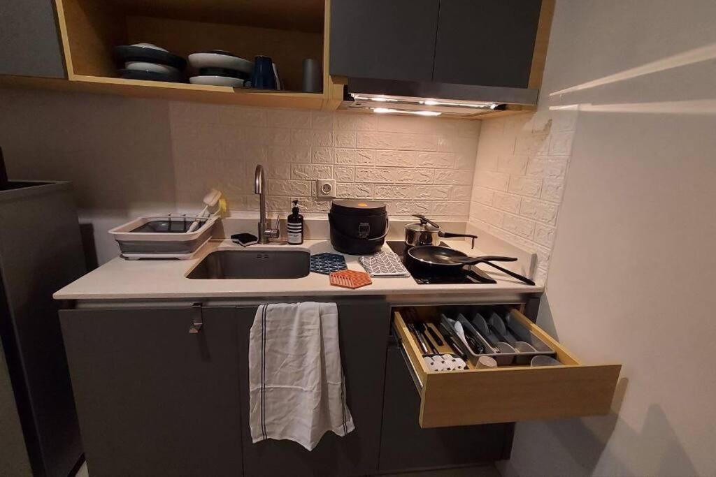 2 Bed Room Apartment In West Джакарта Екстер'єр фото